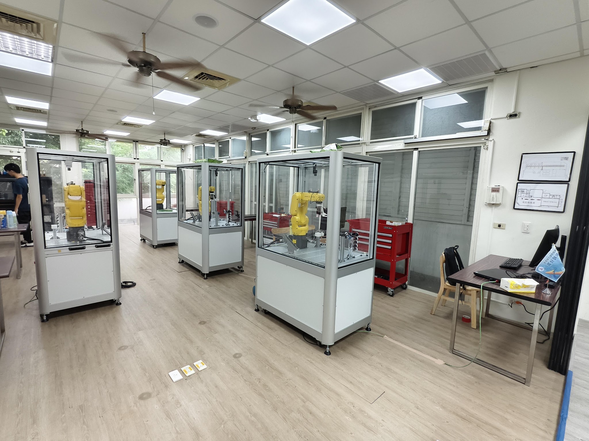 中心2F-FANUC 工業型機械手臂教學區